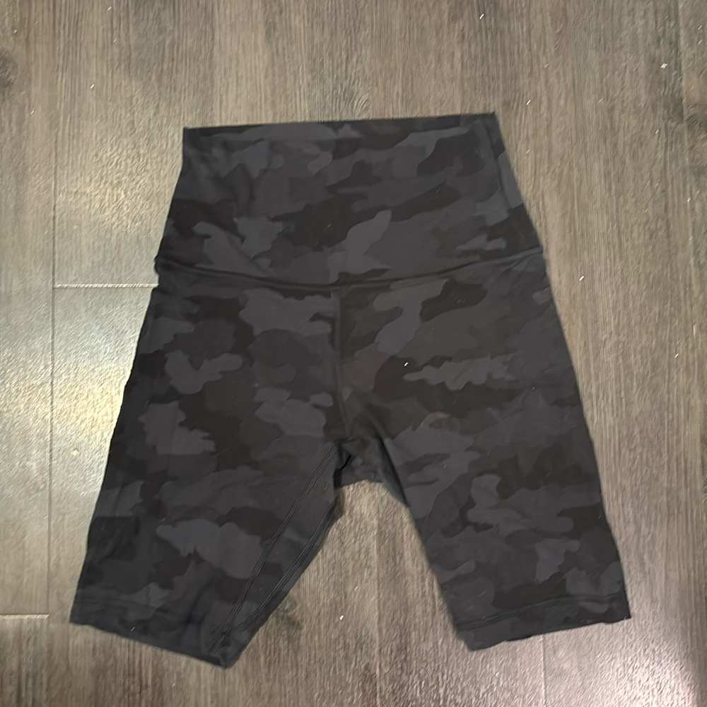Lululemon high rise 8 inch align biker shorts